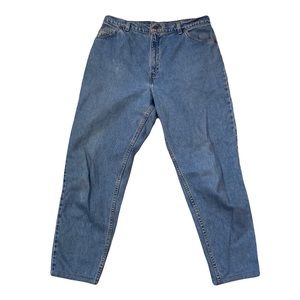 Vintage Rare 90s Levi’s 951 relaxed tapered leg made in USA white tab mom jeans